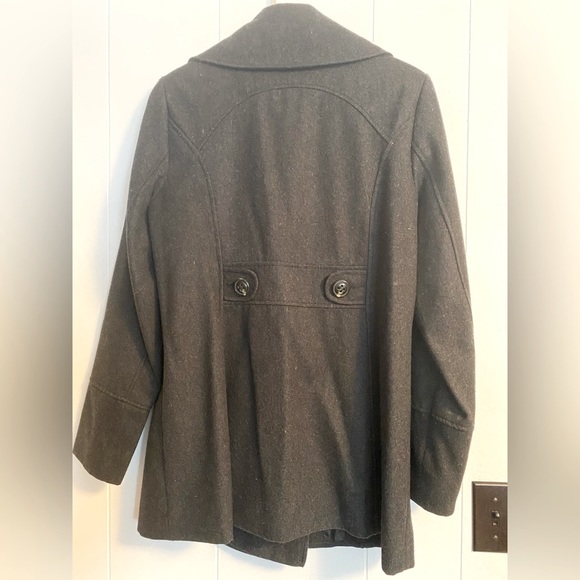 LNR brand, Womens wool coat, 35” from neck to bottom hem. Grey - Picture 2 of 6